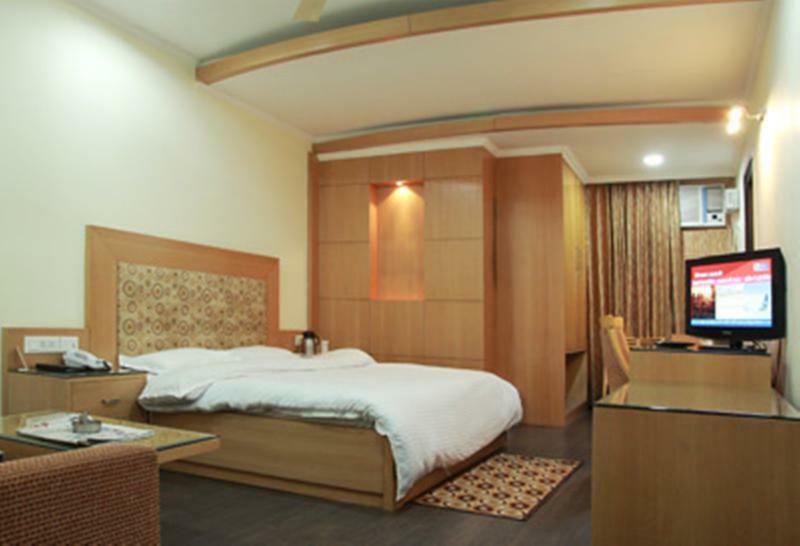 Hotel Chirag Residency 3*